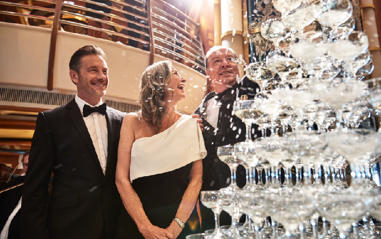 船長香檳酒瀑布派對