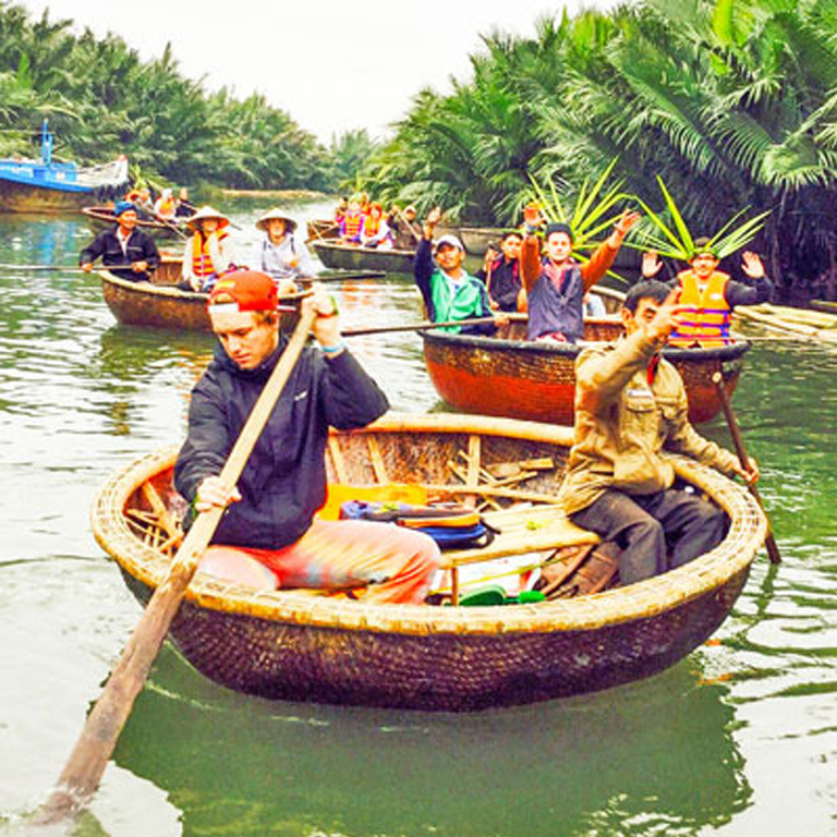 體驗迦南島竹籃船的樂趣