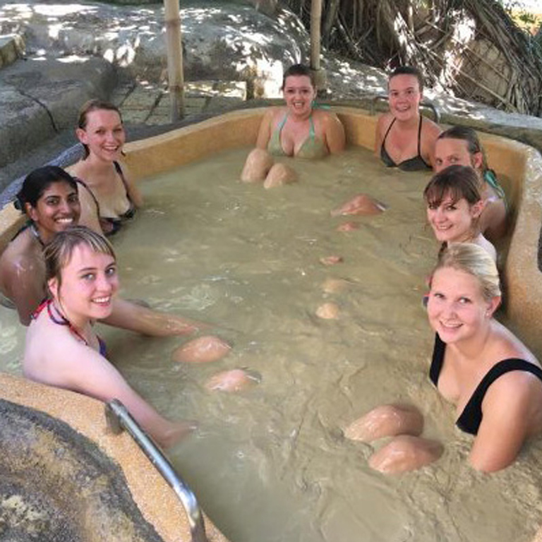 芽莊熱礦泥漿浴