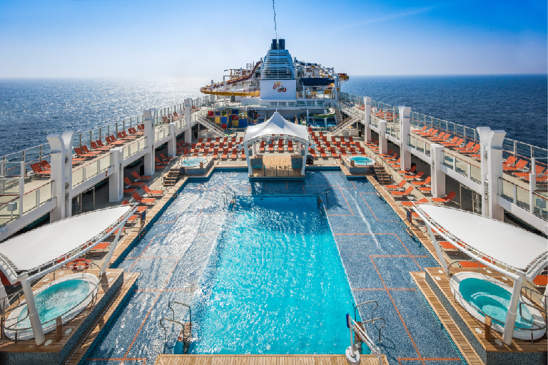主泳池甲板